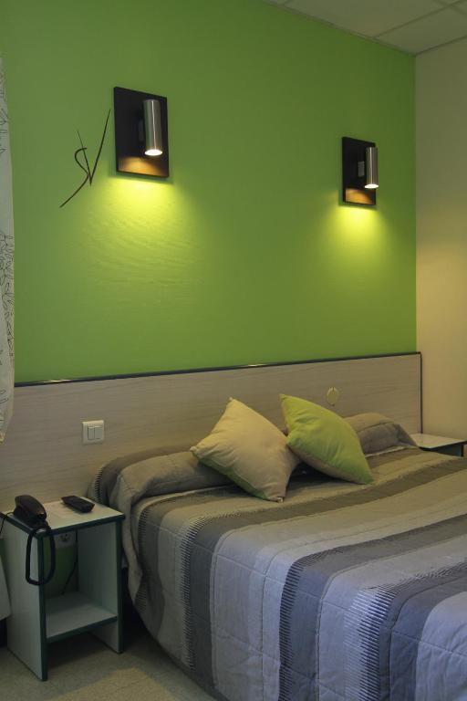 Hotel Le Saint Vincent Lyon Sud Vourles Room photo